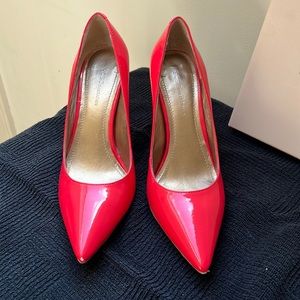 BCBG DAISEY PUMPS 9.5 hibiscus color